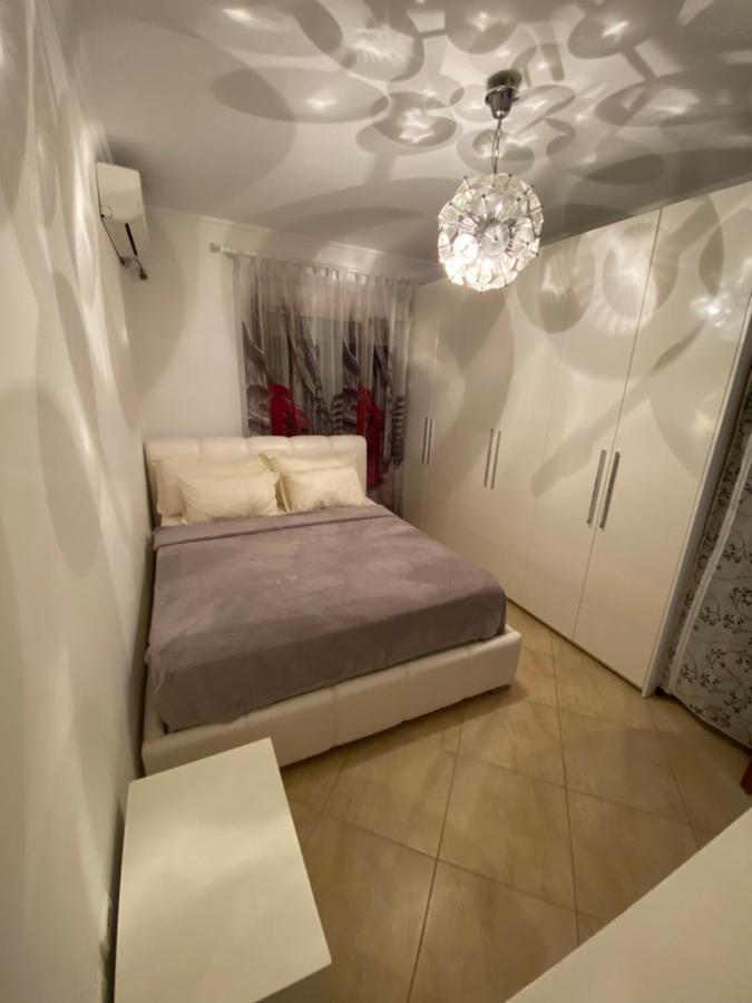 Chlo Apartment 3 Tirana Esterno foto
